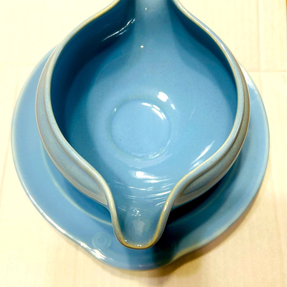 Lu-Ray pastels gravy boat with attached saucer.  Beautiful blue color. - Picture 6 of 6